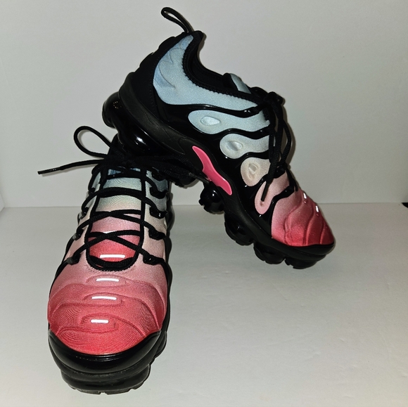 Nike Air VaporMax Plus Women's 9.5 Hyper Pink/Pink Foam/Glacier Ice/Black - Picture 2 of 12